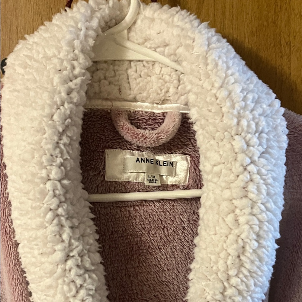 Anne Klein Soft Pink and Cream Fleece Robe